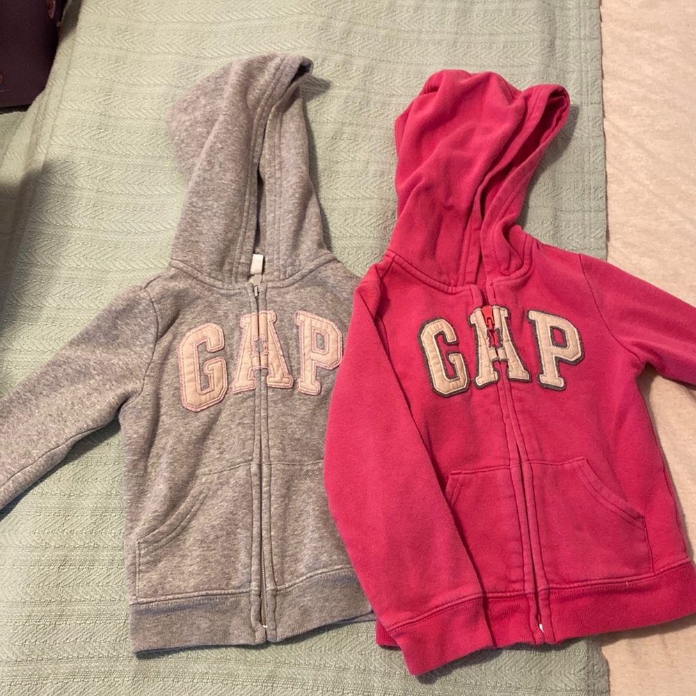 Lot of two gap hoodies 5T